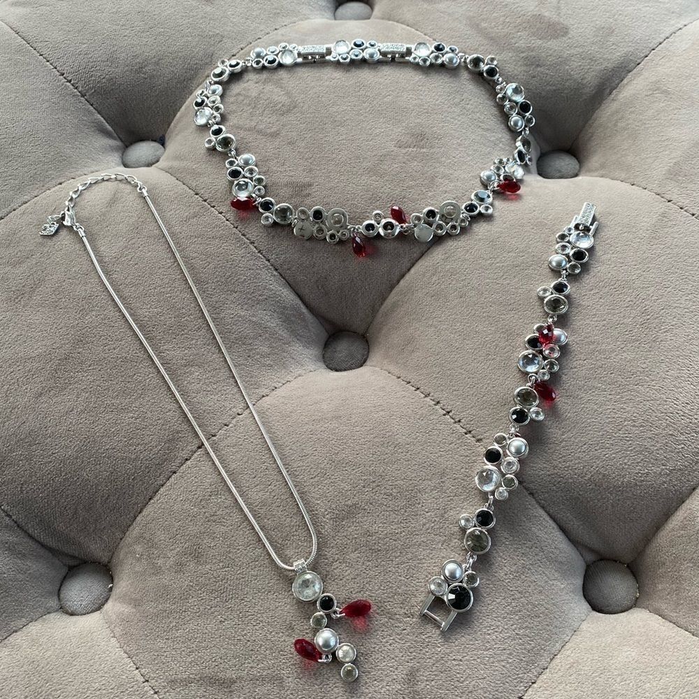 SWAROVSKI CRYSTAL/GLASS Necklace bracelet set - Picture 2 of 14